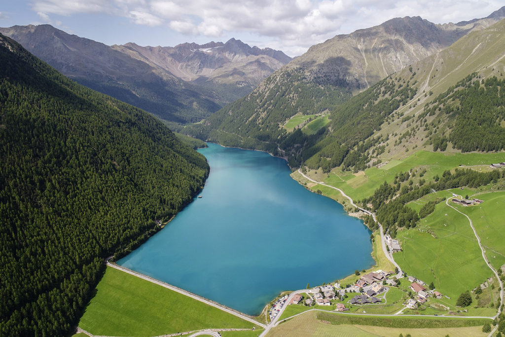 Il lago di Valdaora e la diga a cupola